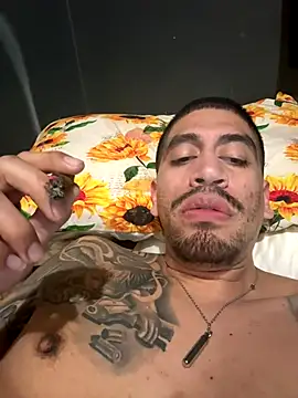 Snapshot of busnfatnutsLildee chatting on December 2025 06:19:02 AM busnfatnutsLildee online show from December 2025 06:19:02 AM