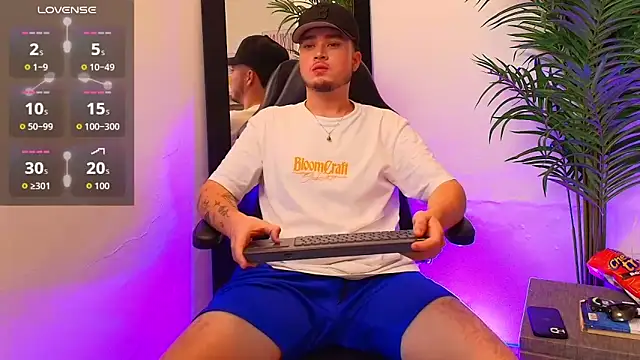 Snapshot of SALVATORE_MULLER1 chatting on October 2025 10:40:02 PM SALVATORE MULLER1 online show from October 2025 10:40:02 PM