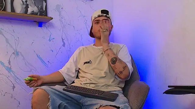 Snapshot of SALVATORE_MULLER1 chatting on October 2025 09:03:01 PM SALVATORE MULLER1 online show from October 2025 09:03:01 PM