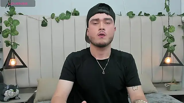 Snapshot of SALVATORE_MULLER1 chatting on November 2025 04:33:01 AM SALVATORE MULLER1 online show from November 2025 04:33:01 AM