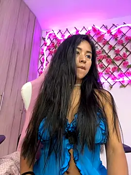 Snapshot of RaquelOficial chatting on October 2025 08:21:02 PM RaquelOficial online show from October 2025 08:21:02 PM