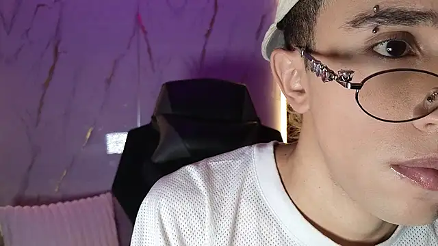 sweetsanti online show from September 2025 07:30:01 PM