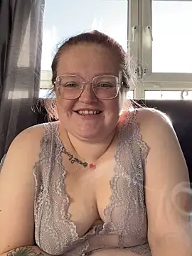 Snapshot of AmberBliss-X chatting on October 2025 08:58:02 AM AmberBliss-X online show from October 2025 08:58:02 AM