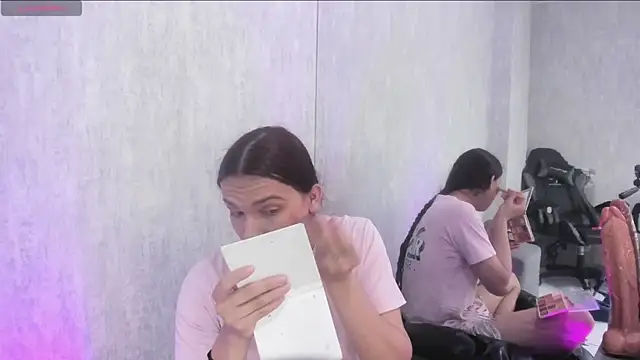 Snapshot of Almaazz chatting on October 2025 08:54:02 PM Almaazz online show from October 2025 08:54:02 PM