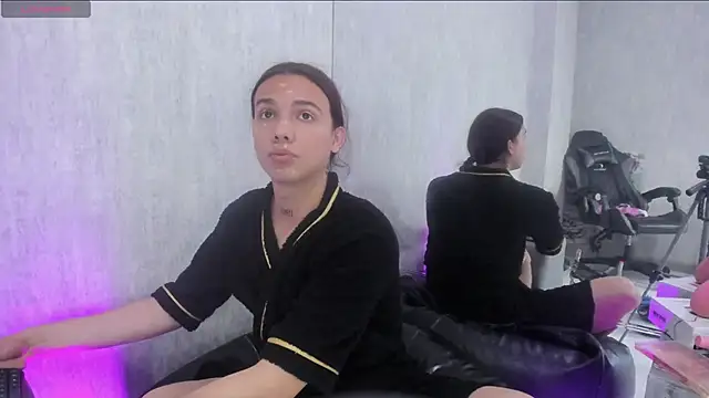 Snapshot of Almaazz chatting on October 2025 08:00:02 PM Almaazz online show from October 2025 08:00:02 PM