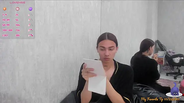 Snapshot of Almaazz chatting on November 2025 07:23:01 PM Almaazz online show from November 2025 07:23:01 PM