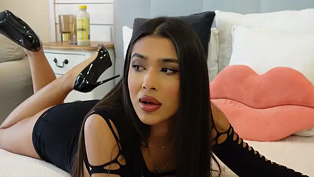 Snapshot of MyaMuse chatting on October 2025 09:54:01 AM MyaMuse online show from October 2025 09:54:01 AM