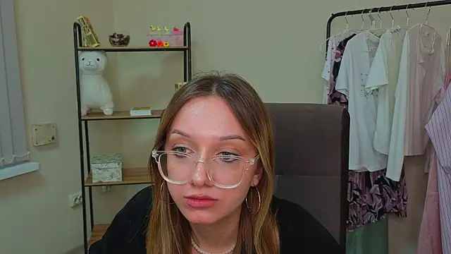 Tina Brow online show from September 2025 02:53:02 PM
