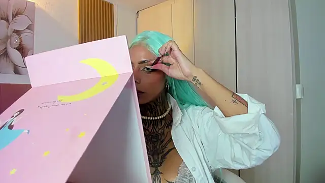 KoraRousee online show from October 2025 01:19:01 PM