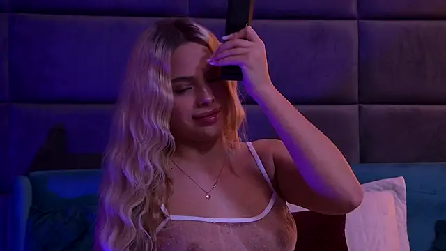 YssabelFox online show from November 2025 03:56:01 PM