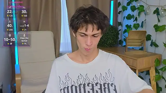 Snapshot of va1ora chatting on October 2025 12:25:01 PM va1ora online show from October 2025 12:25:01 PM