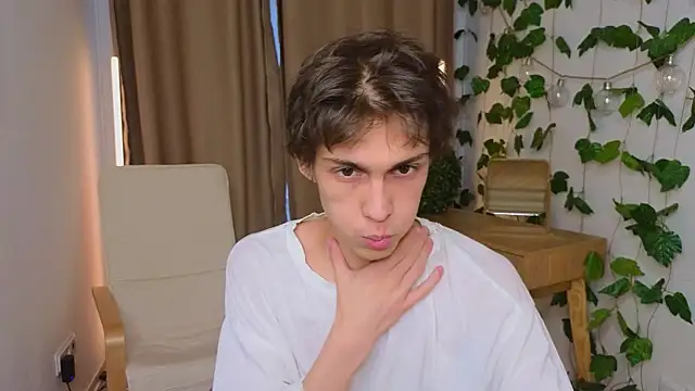 Snapshot of va1ora chatting on October 2025 12:17:02 PM va1ora online show from October 2025 12:17:02 PM