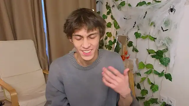 Snapshot of va1ora chatting on October 2025 12:28:01 PM va1ora online show from October 2025 12:28:01 PM