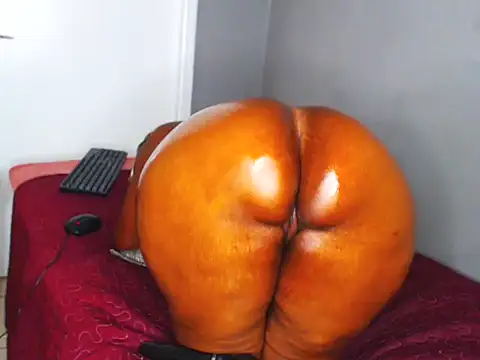 Snapshot of SweetHips95 chatting on October 2025 12:58:01 AM SweetHips95 online show from October 2025 12:58:01 AM