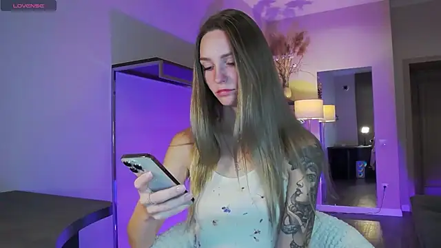 Snapshot of Melloudy chatting on September 2025 05:34:02 AM Melloudy online show from September 2025 05:34:02 AM