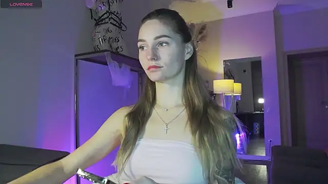 Snapshot of Melloudy chatting on November 2025 07:20:01 AM Melloudy online show from November 2025 07:20:01 AM