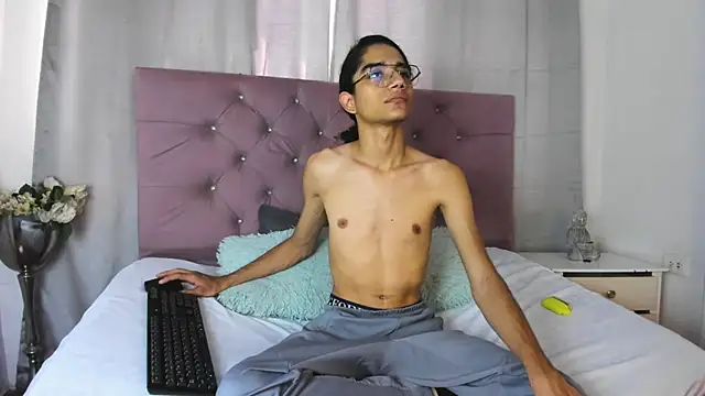 EthanBlackwoodd online show from October 2025 07:59:01 PM