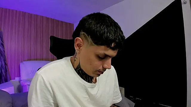 Declan-Fox online show from September 2025 03:32:02 AM