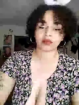 Julie wallace online show from November 2025 09:03:01 PM