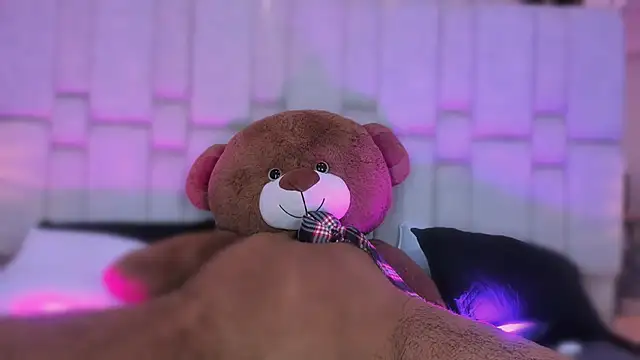 Snapshot of _GigiDoll_ chatting on October 2025 11:57:02 AM GigiDoll online show from October 2025 11:57:02 AM