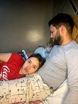 Snapshot of coupleyys chatting on November 2025 01:29:01 AM coupleyys online show from November 2025 01:29:01 AM