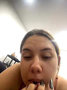 Snapshot of coupleyys chatting on November 2025 09:46:01 PM coupleyys online show from November 2025 09:46:01 PM