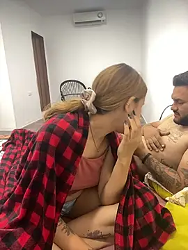 Snapshot of coupleyys chatting on November 2025 03:05:01 AM coupleyys online show from November 2025 03:05:01 AM