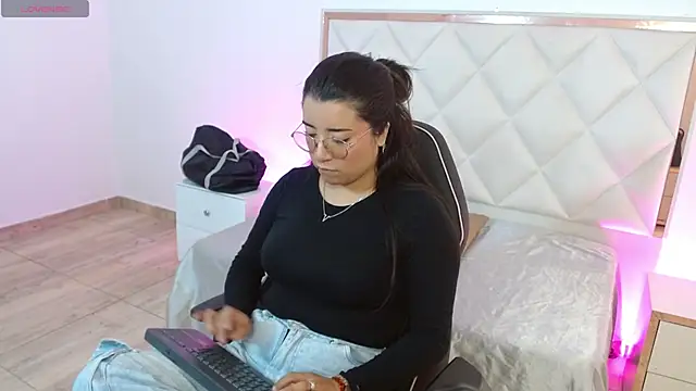 Snapshot of NANAKY_TAY chatting on October 2025 12:03:02 PM NANAKY TAY online show from October 2025 12:03:02 PM