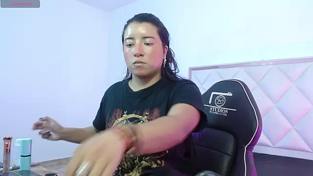 Snapshot of NANAKY_TAY chatting on October 2025 12:28:02 PM NANAKY TAY online show from October 2025 12:28:02 PM