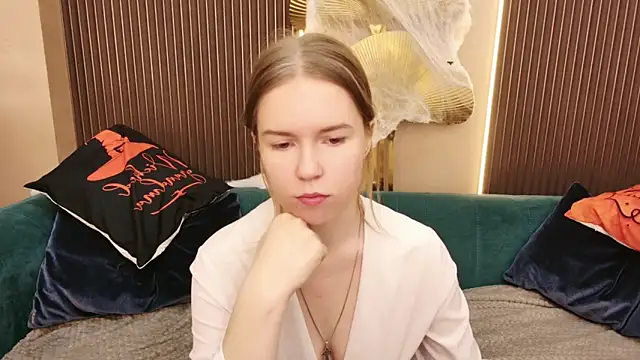 Snapshot of Alida_Brice chatting on November 2025 05:43:02 AM Alida Brice online show from November 2025 05:43:02 AM