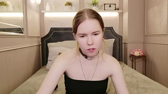 Snapshot of Alida_Brice chatting on November 2025 05:40:02 AM Alida Brice online show from November 2025 05:40:02 AM