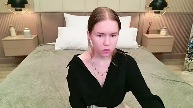 Snapshot of Alida_Brice chatting on November 2025 05:45:02 AM Alida Brice online show from November 2025 05:45:02 AM