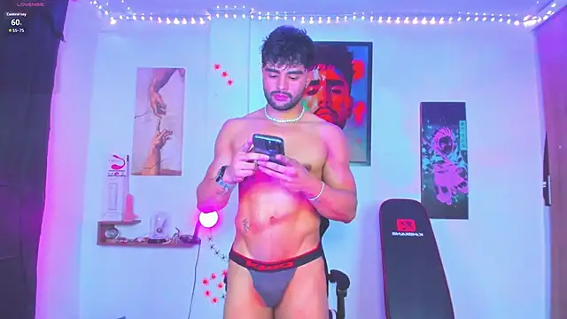 Snapshot of JordanRossie chatting on October 2025 12:11:02 AM JordanRossie online show from October 2025 12:11:02 AM