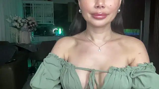 Orlinah online show from November 2025 10:32:02 PM