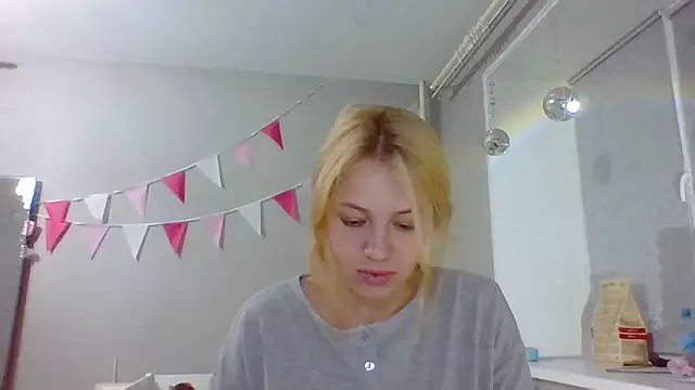 Lismera online show from September 2025 07:48:01 PM