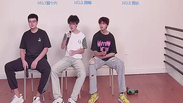 huayang001 online show from September 2025 10:37:01 AM
