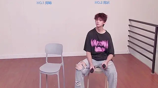 huayang001 online show from September 2025 10:28:02 AM