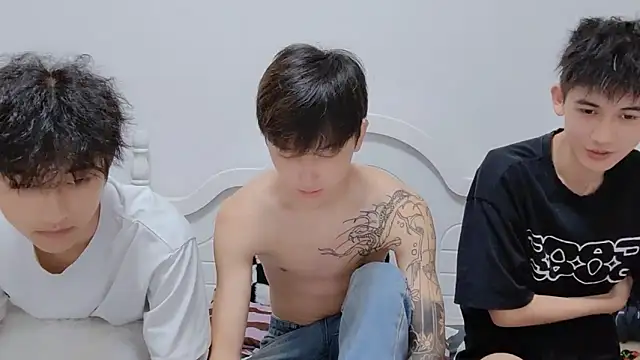 Snapshot of xiaoyi2563 chatting on October 2025 12:37:01 PM xiaoyi2563 online show from October 2025 12:37:01 PM