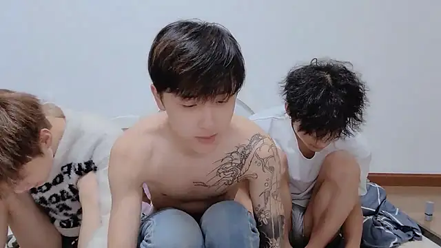 Snapshot of xiaoyi2563 chatting on October 2025 03:43:01 PM xiaoyi2563 online show from October 2025 03:43:01 PM