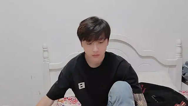 Snapshot of xiaoyi2563 chatting on October 2025 01:34:01 PM xiaoyi2563 online show from October 2025 01:34:01 PM