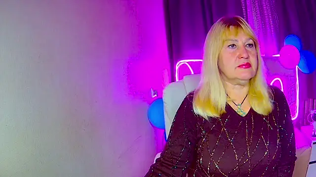 Snapshot of EmmaEllison chatting on October 2025 06:00:01 AM EmmaEllison online show from October 2025 06:00:01 AM