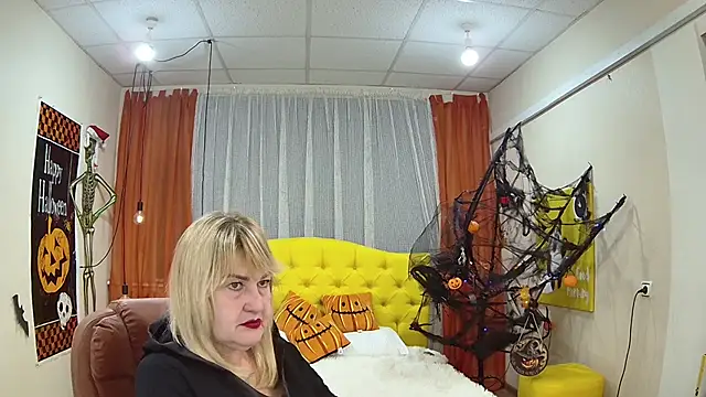 Snapshot of EmmaEllison chatting on October 2025 06:16:02 AM EmmaEllison online show from October 2025 06:16:02 AM