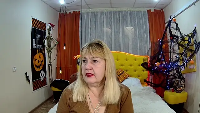 Snapshot of EmmaEllison chatting on October 2025 07:03:02 AM EmmaEllison online show from October 2025 07:03:02 AM