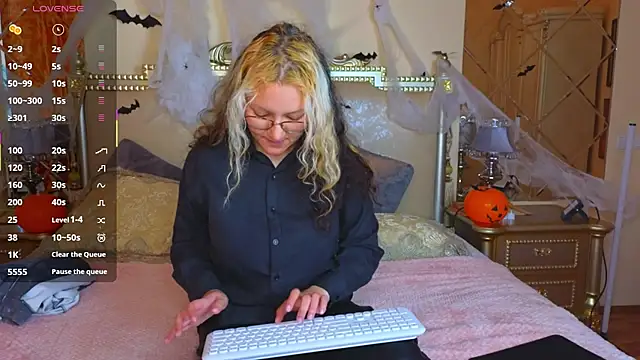 Snapshot of JuicyLullu chatting on October 2025 05:52:02 AM JuicyLullu online show from October 2025 05:52:02 AM