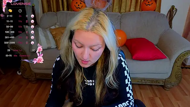 Snapshot of JuicyLullu chatting on October 2025 04:42:01 AM JuicyLullu online show from October 2025 04:42:01 AM