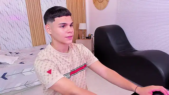 james jonnes online show from September 2025 07:52:01 PM