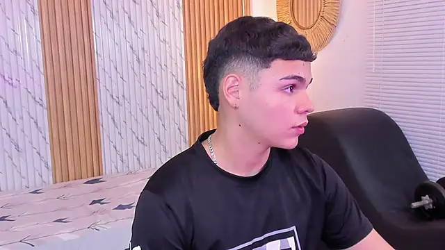 james jonnes online show from October 2025 07:58:01 PM