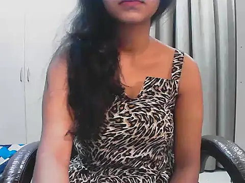 Snapshot of short_girl_ chatting on October 2025 05:08:01 PM short girl online show from October 2025 05:08:01 PM