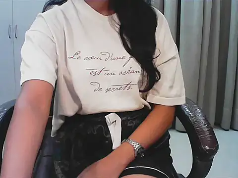 Snapshot of short_girl_ chatting on November 2025 04:40:02 PM short girl online show from November 2025 04:40:02 PM