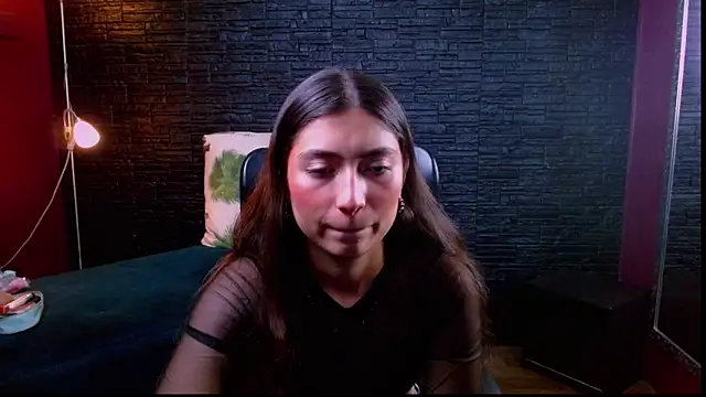 Lizzie Collin online show from September 2025 04:52:02 PM